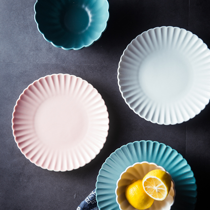 Round Creative Nordic Matte Chrysanthemum Plate Restaurant Ceramic Tableware Custom Household